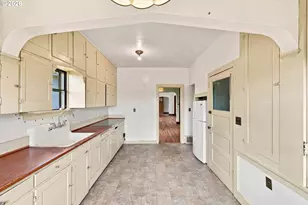 824 S 7th St, Coos Bay, OR 97420 - Photo 14
