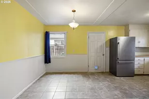 1402 SE Ct Ave, Roseburg, OR 97470 - Photo 8