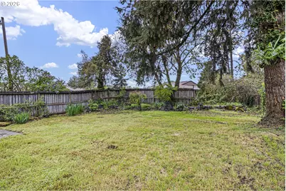 1402 SE Court Ave, Roseburg, OR 97470 - Photo 24