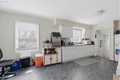 2706 NE Columbia Blvd, Portland, OR 97211 - Photo 8