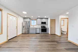 5253 Forest Ln, Eugene, OR 97402 - Photo 4