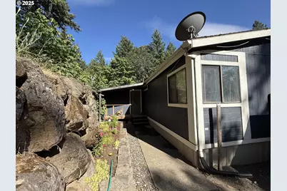 590 NE Spring St, White Salmon, WA 98672 - Photo 2