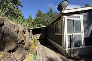 590 NE Spring St, White Salmon, WA 98672 - Photo 2