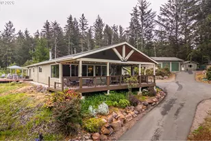 95715 Pinewood Ln, Brookings, OR 97415 - Photo 2