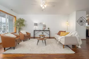 402 E Washington St, Carlton, OR 97111 - Photo 6