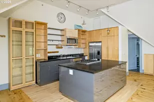 2566 NW Lovejoy St, Portland, OR 97210 - Photo 24