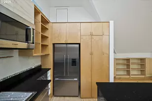2566 NW Lovejoy St, Portland, OR 97210 - Photo 28