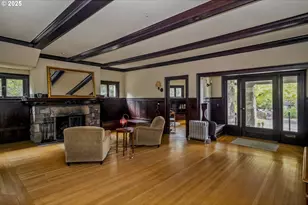 2566 NW Lovejoy St, Portland, OR 97210 - Photo 8