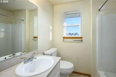 1318 NE Grandhaven St, McMinnville, OR 97128 - Photo 28