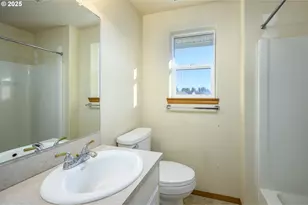 1318 NE Grandhaven St, McMinnville, OR 97128 - Photo 28