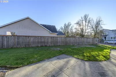 1318 NE Grandhaven St, McMinnville, OR 97128 - Photo 32