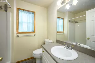 1318 NE Grandhaven St, McMinnville, OR 97128 - Photo 12