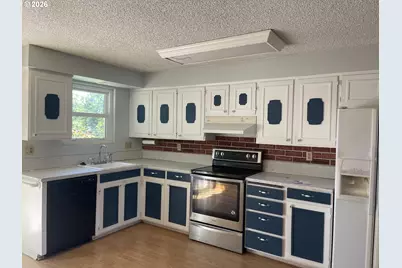 321 NW Willamina Dr, Willamina, OR 97396 - Photo 16