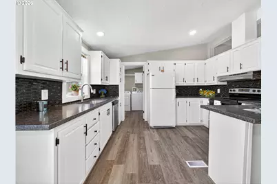 17520 SE 82nd Dr #2, Clackamas, OR 97015 - Photo 8