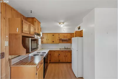 1669 Johnson St, North Bend, OR 97459 - Photo 10