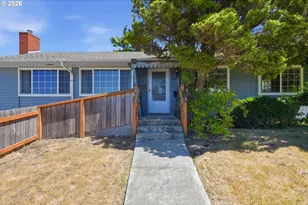 1669 Johnson St, North Bend, OR 97459 - Photo 6