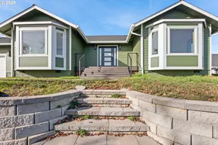 383 Ridgecrest Dr, Roseburg, OR 97471 - Photo 2