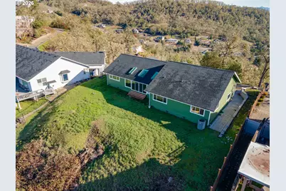 383 Ridgecrest Dr, Roseburg, OR 97471 - Photo 8