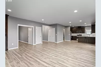 310 SW Mt Adams St, McMinnville, OR 97128 - Photo 6