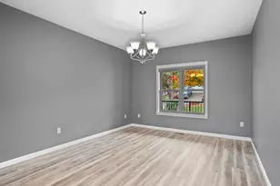 310 SW Mount Adams St, McMinnville, OR 97128 - Photo 8