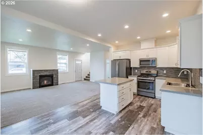 66 N 8th St, Lebanon, OR 97355 - Photo 2