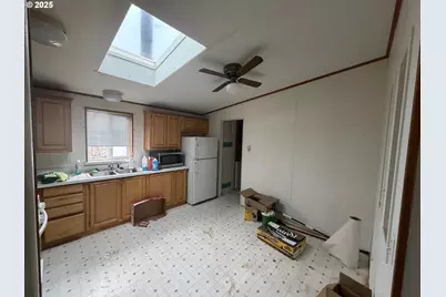 252 NW 20th St, Newport, OR 97365 - Photo 4