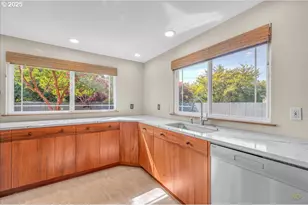 33765 Lake Front Dr, Warrenton, OR 97146 - Photo 22