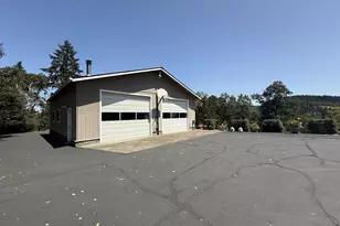 4447 Melrose Rd, Roseburg, OR 97471 - Photo 2