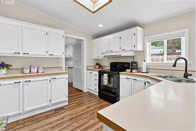 1095 S 59th St, Springfield, OR 97478 - Photo 8