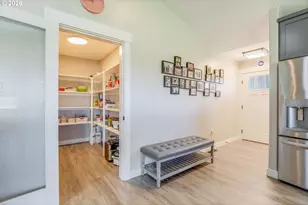 226 SE Heimrich St, Dufur, OR 97021 - Photo 6