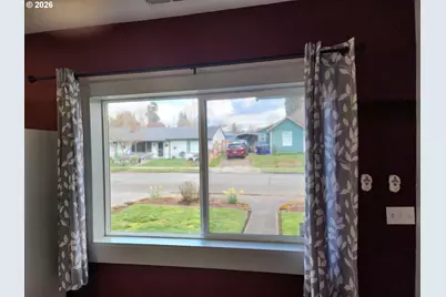 208 S Swiegle Ave, Molalla, OR 97038 - Photo 6