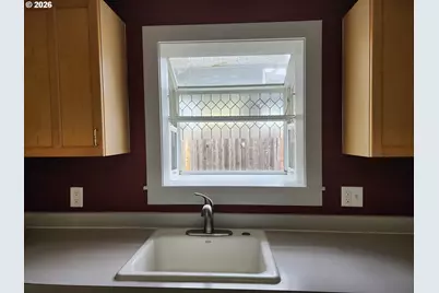 208 S Swiegle Ave, Molalla, OR 97038 - Photo 6