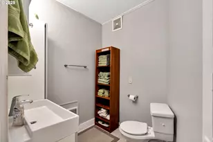 402 SE 75th Ave, Portland, OR 97215 - Photo 14