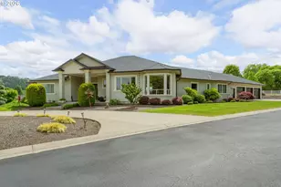 242 Bonifacio Ln, Roseburg, OR 97471 - Photo 2