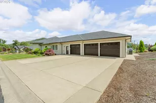 242 Bonifacio Ln, Roseburg, OR 97471 - Photo 42