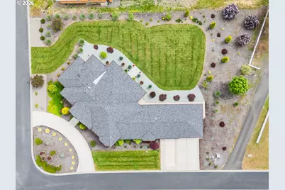 242 Bonifacio Ln, Roseburg, OR 97471 - Photo 6