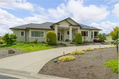 242 Bonifacio Ln, Roseburg, OR 97471 - Photo 1