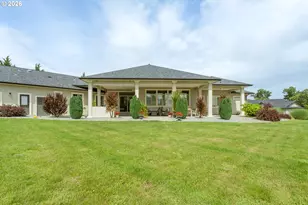 242 Bonifacio Ln, Roseburg, OR 97471 - Photo 4