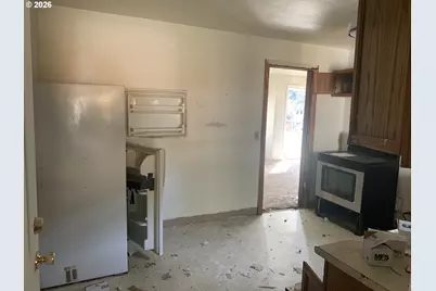 9241 NE Schuyler St, Portland, OR 97220 - Photo 16
