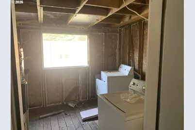 9241 NE Schuyler St, Portland, OR 97220 - Photo 20