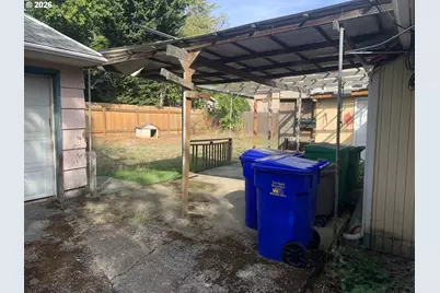 9241 NE Schuyler St, Portland, OR 97220 - Photo 22