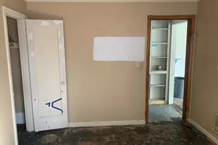 9241 NE Schuyler St, Portland, OR 97220 - Photo 8