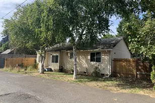 9241 NE Schuyler St, Portland, OR 97220 - Photo 2