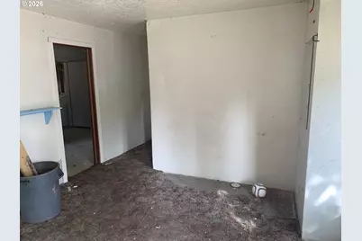 9241 NE Schuyler St, Portland, OR 97220 - Photo 6