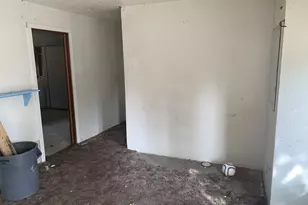 9241 NE Schuyler St, Portland, OR 97220 - Photo 6