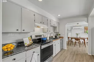11808 SE Taylor St, Portland, OR 97216 - Photo 14
