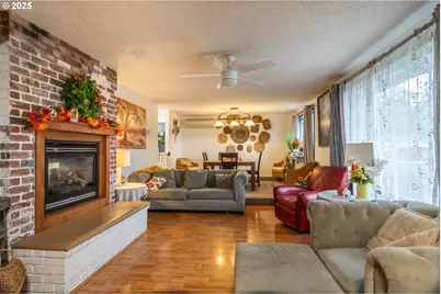 207 NE Spencer Ct, Roseburg, OR 97470 - Photo 6