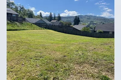 207 NE Spencer Ct, Roseburg, OR 97470 - Photo 38