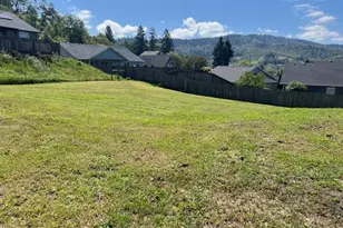 207 NE Spencer Ct, Roseburg, OR 97470 - Photo 38