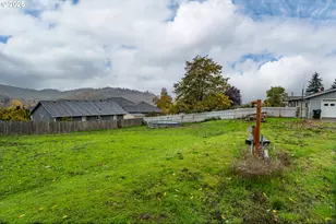 207 NE Spencer Ct, Roseburg, OR 97470 - Photo 42